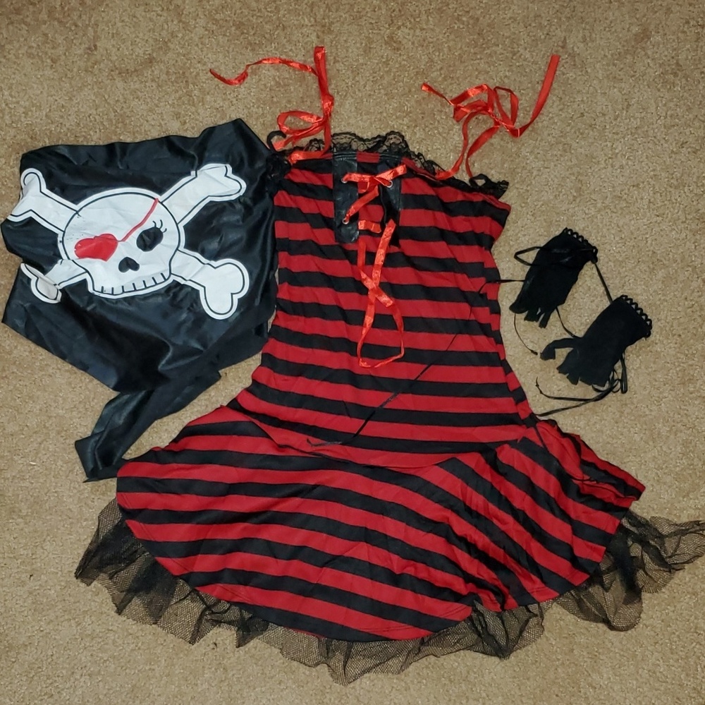 Girl pirate costume